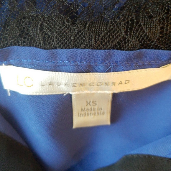 LC Lauren Conrad lace accented button up top Sz - Picture 7 of 7